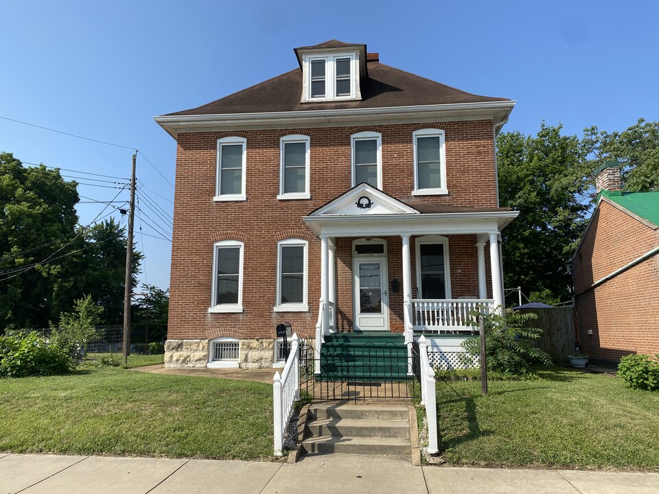 130 E 5th St in Washington, MO - Building Photo