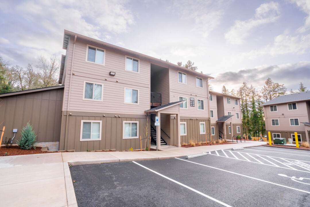 Harmona Heights Apartments in Salem, OR - Foto de edificio