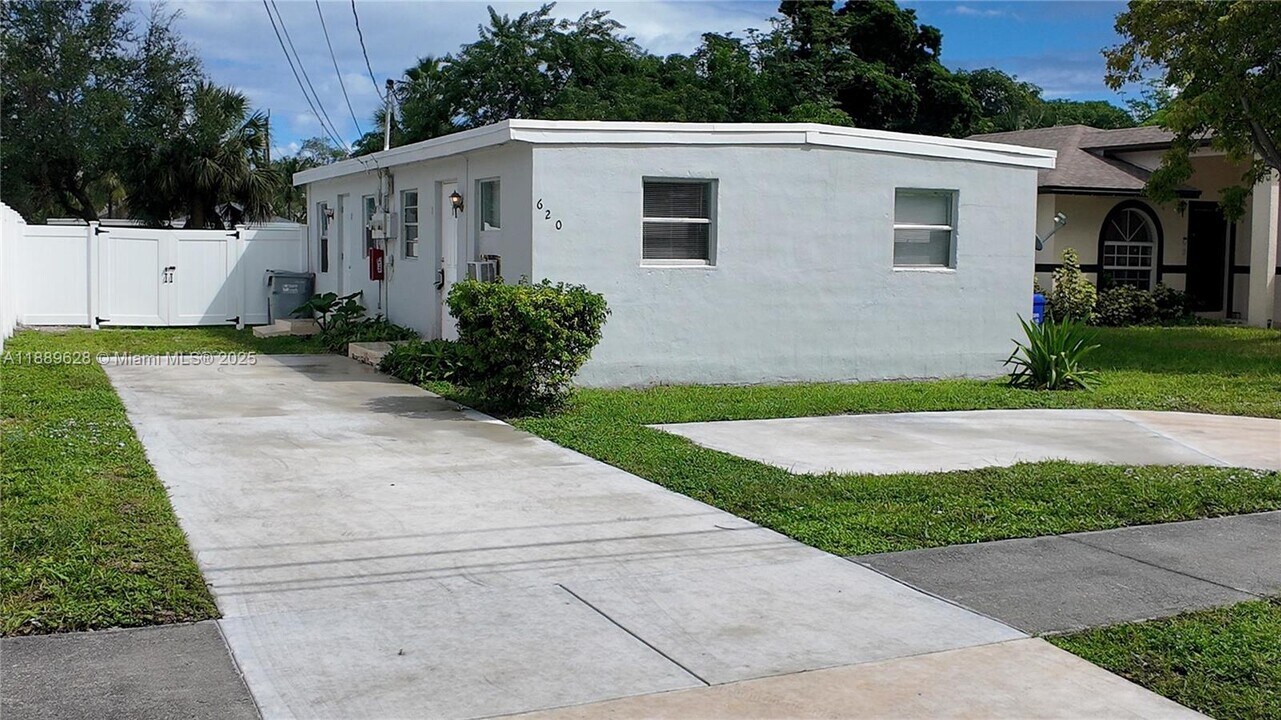 620 NW 16th Ave in Pompano Beach, FL - Building Photo