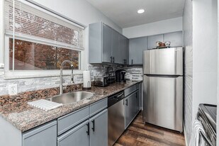 729 Savannah Ave, Unit 2 in Pittsburgh, PA - Building Photo