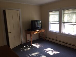 62 W Spring St, Unit C in Winooski, VT - Building Photo - Building Photo