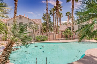 1300 S Arlington St, Unit 123 in Las Vegas, NV - Foto de edificio - Building Photo