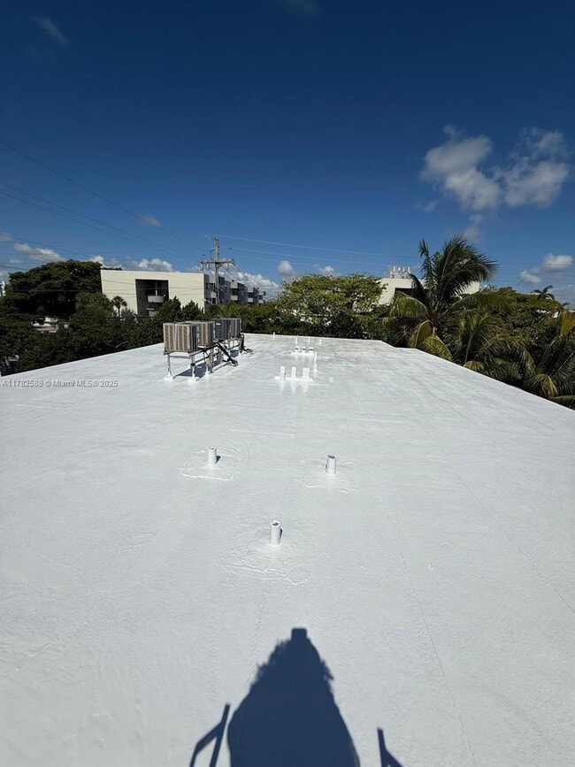 7025 Rue Granville in Miami Beach, FL - Building Photo - Building Photo