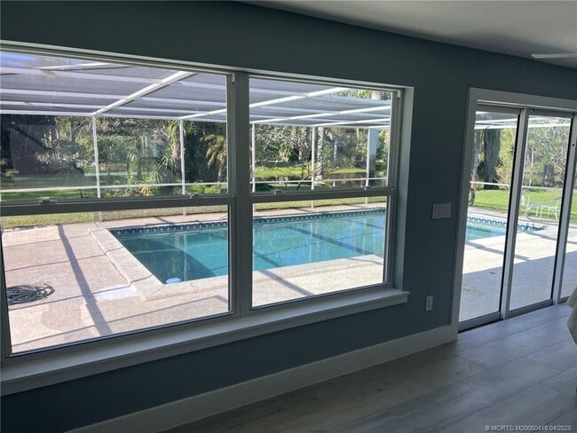 property at 652 NW Sunset Dr