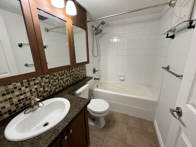 244 Sherbrooke St in New Westminster, BC - Building Photo - Building Photo