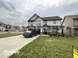 1050 Creek Wy in Clarksville, TN - Building Photo