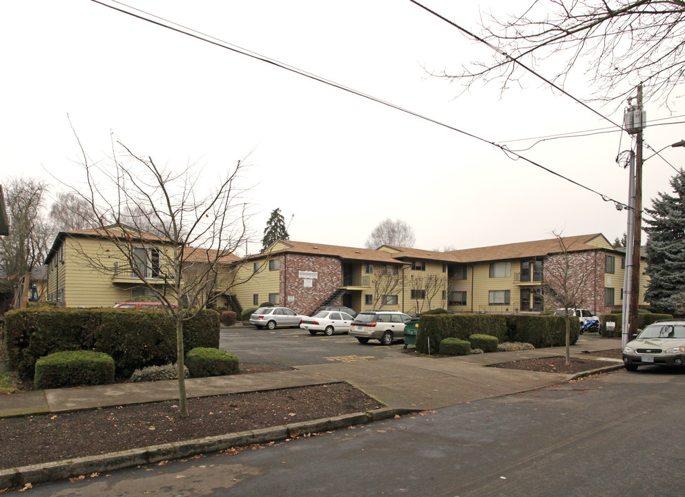 Dorchester in Portland, OR - Building Photo