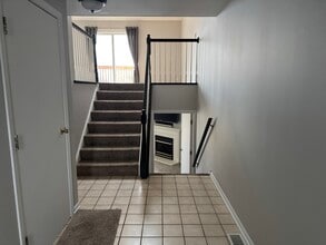 924 Windstone Ct in Lake In The Hills, IL - Building Photo - Building Photo