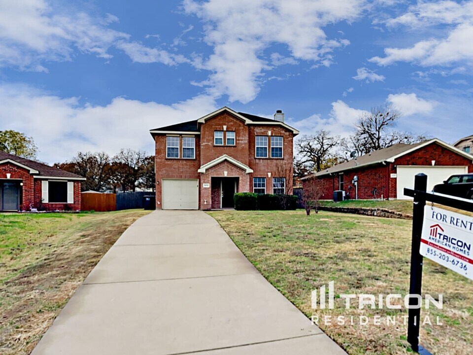 2432 Big Spring Dr in Fort Worth, TX - Building Photo