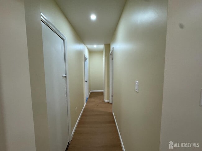 166 Throop Ave in New Brunswick, NJ - Building Photo - Building Photo