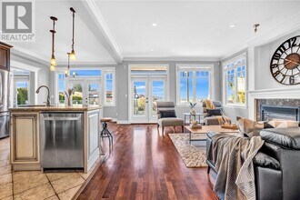 1197 Fulton Ave in West Vancouver, BC - Building Photo - Building Photo