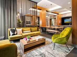 West77 Apartments in Chicago, IL - Foto de edificio - Lobby