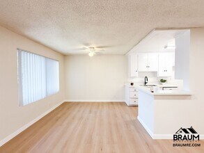 6041 Whitsett Ave in Los Angeles, CA - Building Photo - Building Photo