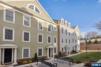 247 Bradley Dr in Wood Ridge, NJ - Building Photo - Building Photo