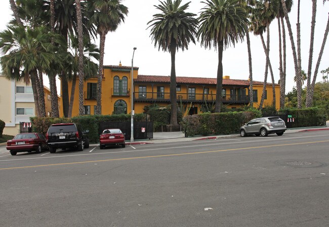 Casa Laguna in Los Angeles, CA - Building Photo - Building Photo