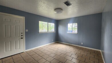 6114 Hartwick Rd in Houston, TX - Building Photo - Building Photo