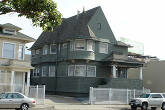 514-518 W MacArthur Blvd in Oakland, CA - Foto de edificio - Building Photo