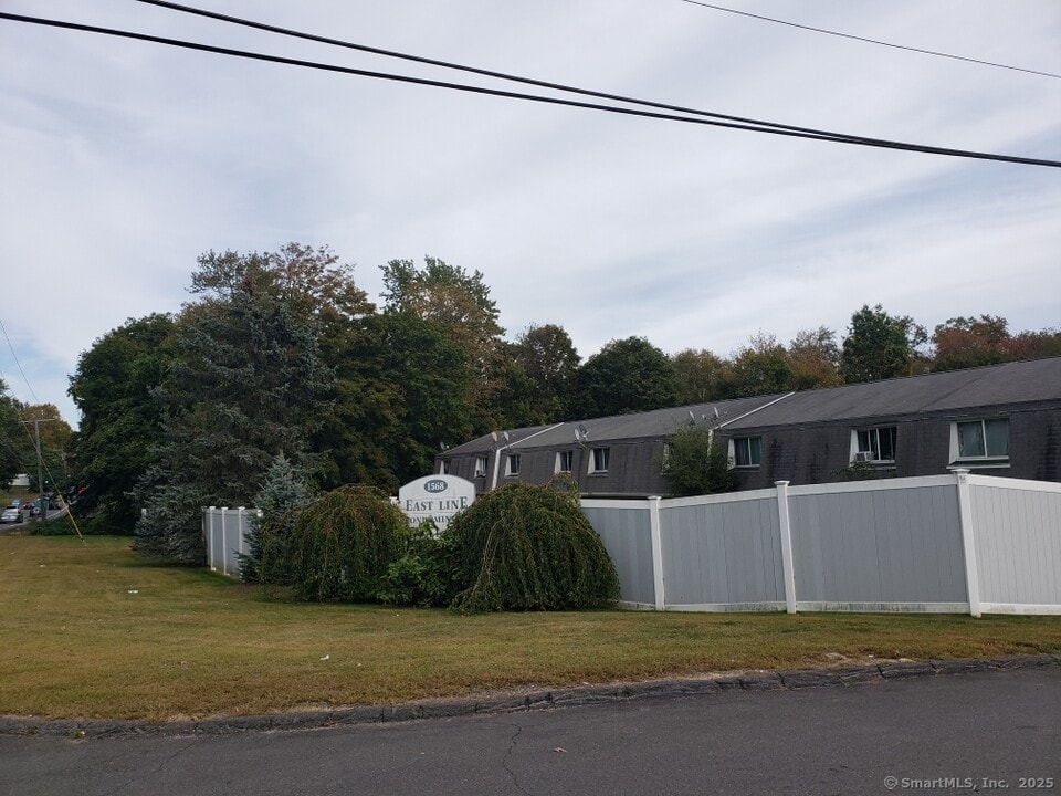 1568 Meriden Rd in Waterbury, CT - Building Photo