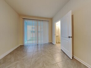 519 Big Tree Wy in Orange Park, FL - Building Photo - Building Photo