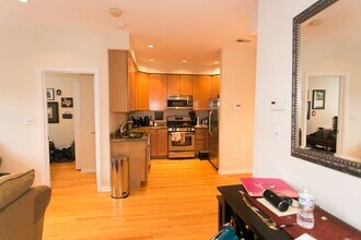 421 W Armitage Ave, Unit K05J in Chicago, IL - Building Photo - Building Photo