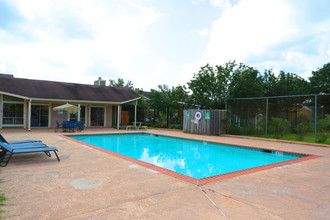 Ashford Park Apartments in Houston, TX - Foto de edificio - Building Photo