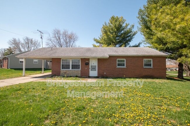 1205 S Maple Ave in Fairborn, OH - Building Photo - Building Photo