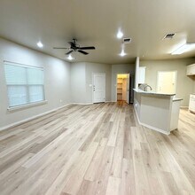 1215 Preston Trails in Wolfforth, TX - Foto de edificio - Building Photo