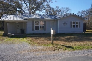 2820 Pine St in Abbeville, LA - Building Photo