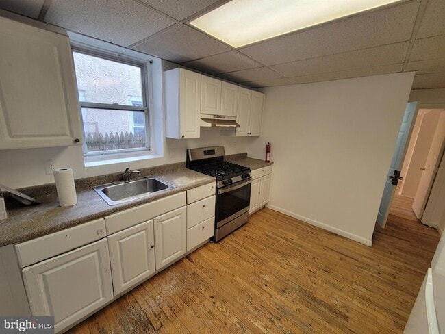 property at 23 E Chestnut St
