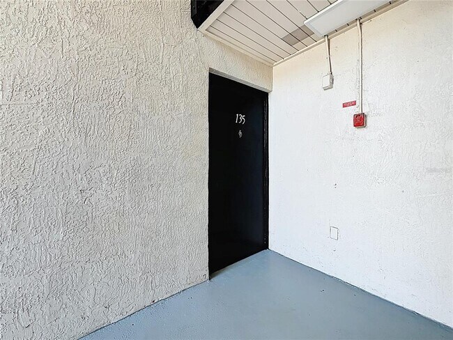 2569 N Alafaya Trail in Orlando, FL - Building Photo - Building Photo