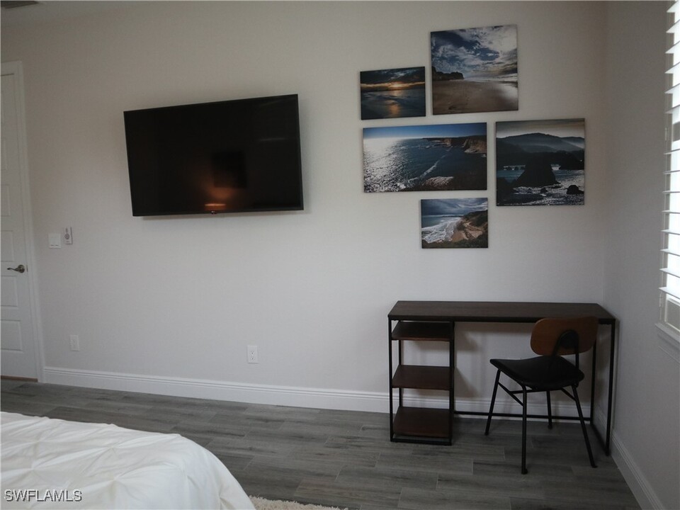 1230 SW 18th Ave in Cape Coral, FL - Building Photo