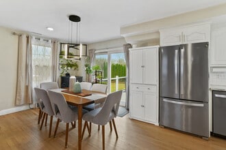 253 Porter Ave in Middlebury, CT - Building Photo - Building Photo