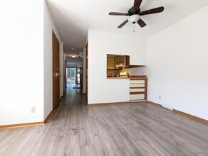 219 Wethington Dr in Wauconda, IL - Building Photo - Building Photo