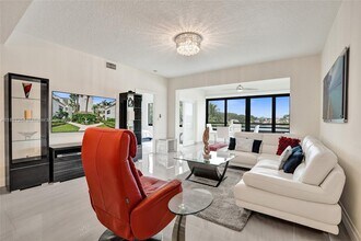 925 Oak Harbour Dr in Juno Beach, FL - Building Photo - Building Photo