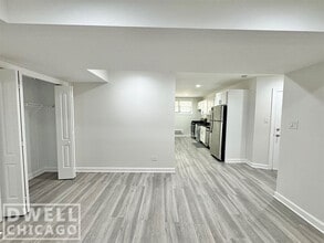 730 W Roscoe St in Chicago, IL - Foto de edificio - Building Photo