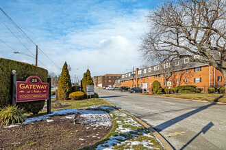 Gateway Condominium in Nutley, NJ - Foto de edificio - Building Photo