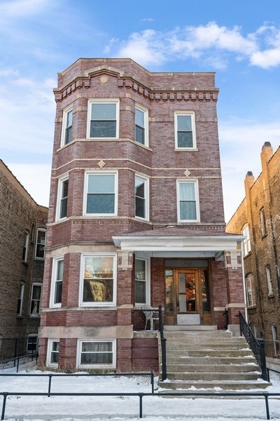 2341 W Cortez St in Chicago, IL - Building Photo