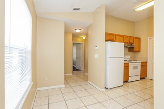 5872 Liska Dr in Jacksonville, FL - Foto de edificio - Building Photo