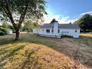 65 Carriage Trl in Middletown, RI - Building Photo - Building Photo