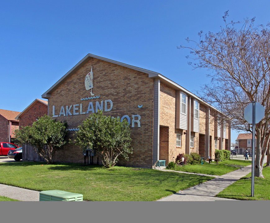 Lakeland Manor in New Orleans, LA - Building Photo