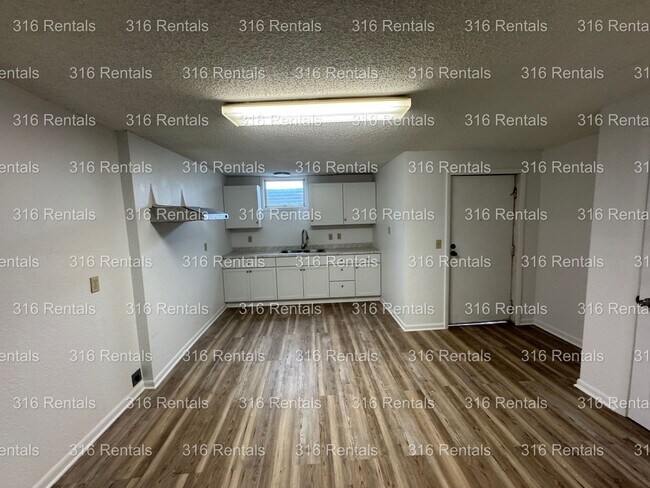 1101 Hoch in Moundridge, KS - Building Photo - Building Photo