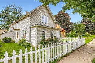 236 11th Ave S in South St. Paul, MN - Building Photo