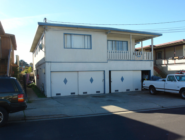 124-130 Salada Ave in Pacifica, CA - Foto de edificio - Building Photo