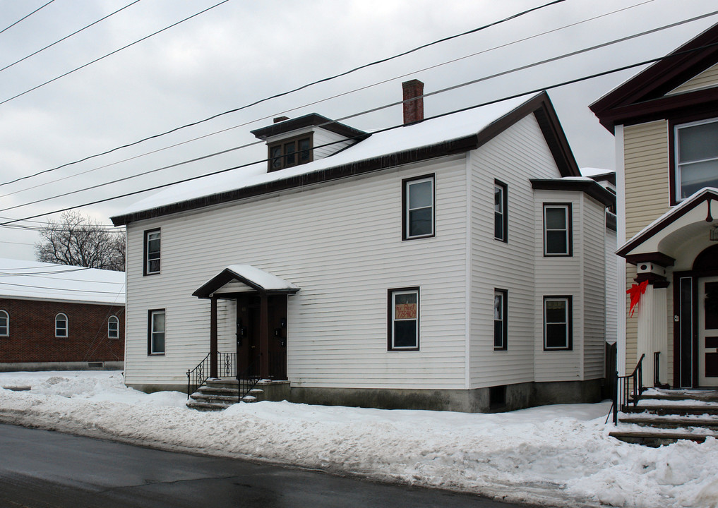 66 Washington St in Gloversville, NY - Foto de edificio