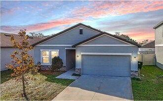 3973 Spruce Creek Dr in Lakeland, FL - Building Photo