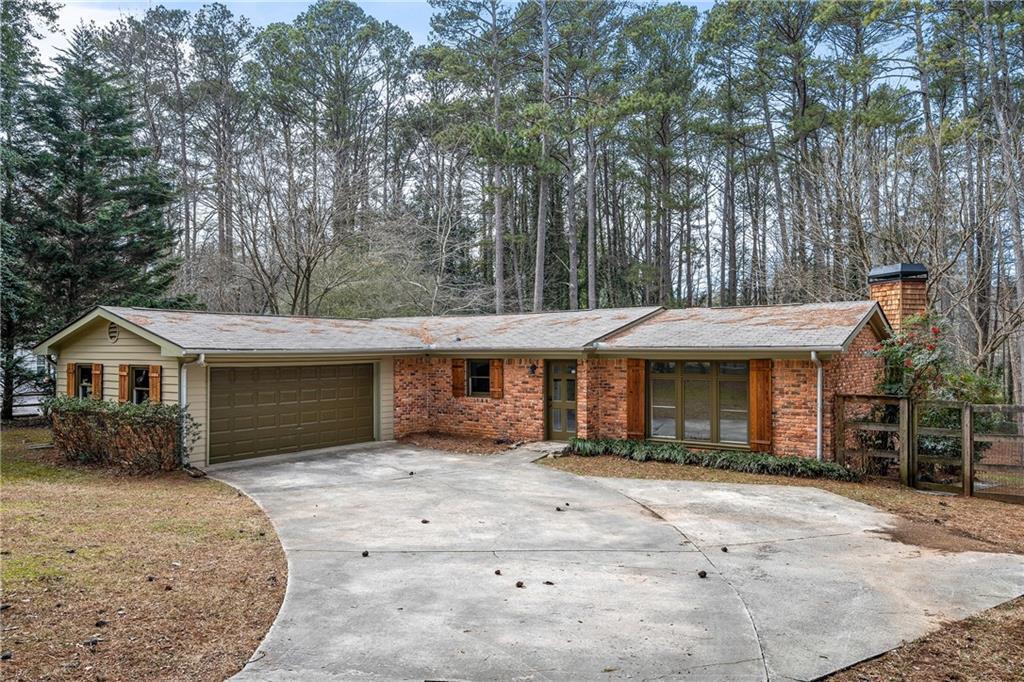 2468 Ridgeway Dr in Atlanta, GA - Building Photo