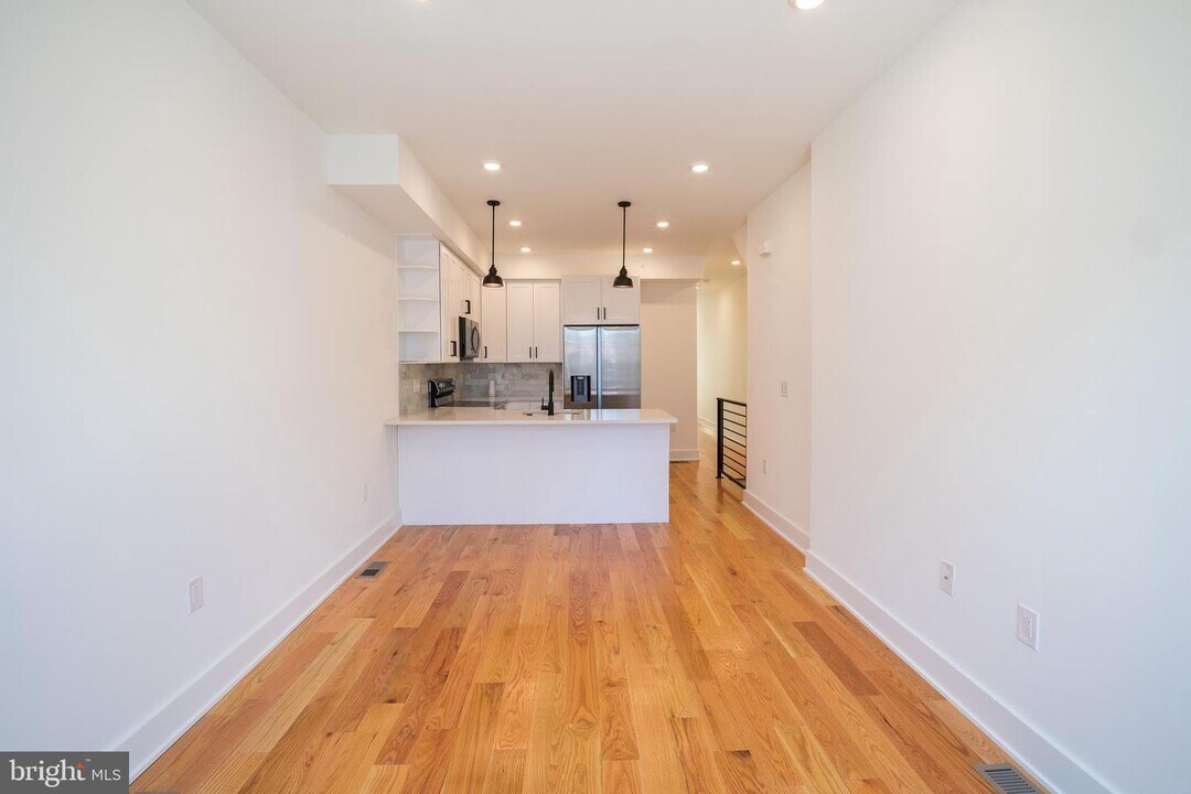 2022 N 5th St-Unit -UNIT 1 in Philadelphia, PA - Building Photo