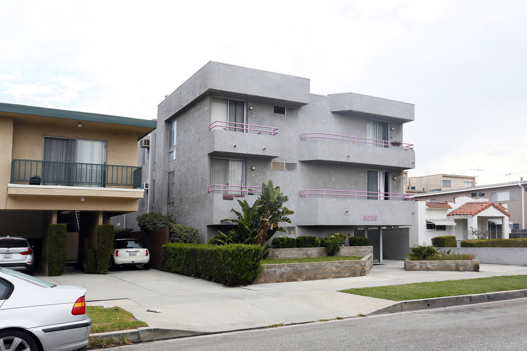 3626 Empire Dr in Los Angeles, CA - Foto de edificio