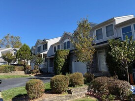 17 Springhill Dr, Unit 17 in Morris Plains, NJ - Building Photo