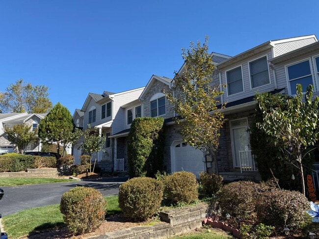 17 Springhill Dr, Unit 17